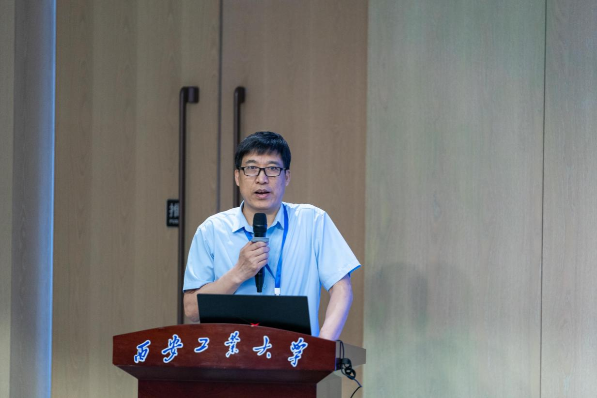 欧洲杯-2025欧洲杯
院长王洪喜教授主持开幕式图